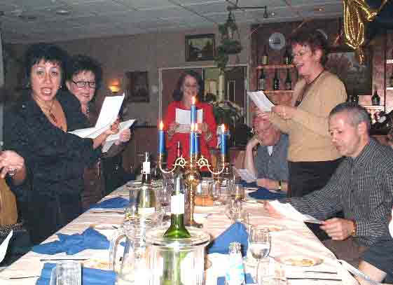 trouwfilm-kijken-huwelijk-frank-nellie-bogers