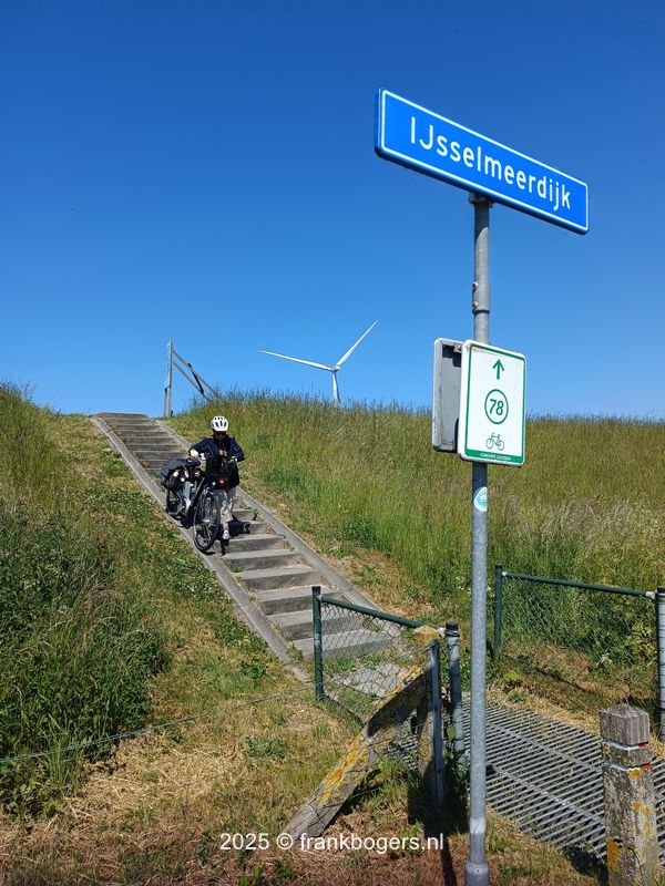 fietsen langs het Ijsselmeer