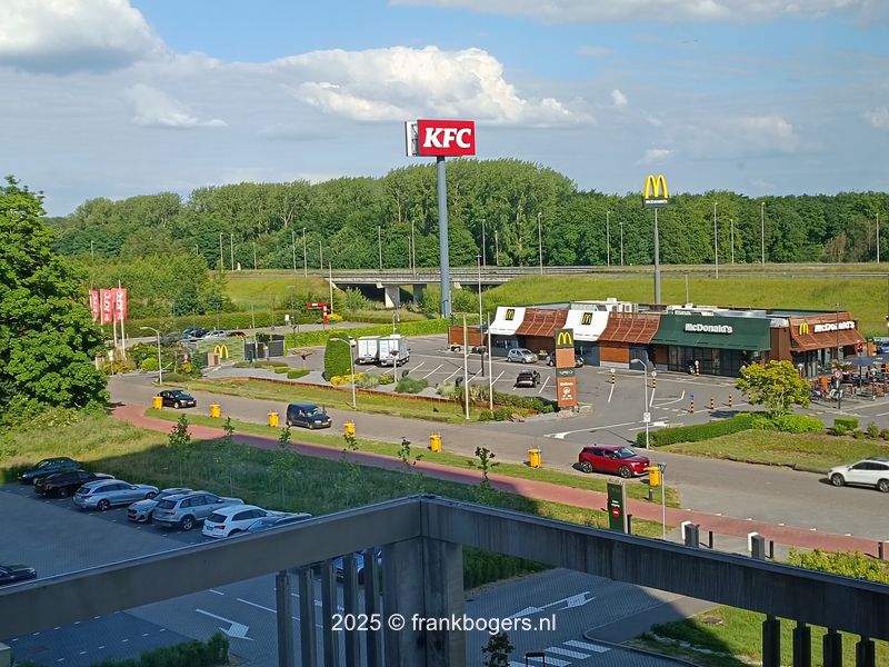 afval mc donald in afvalbakken buiten