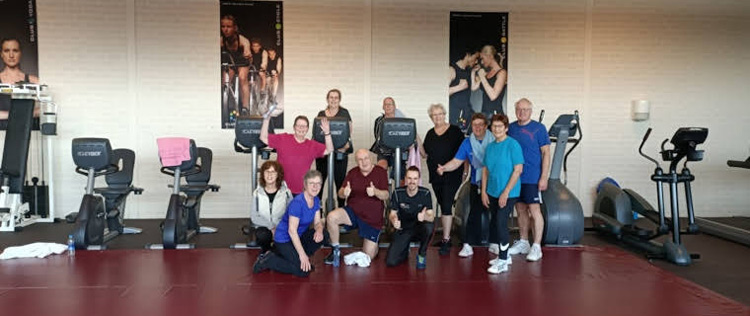 fitness senioren thuis sporten