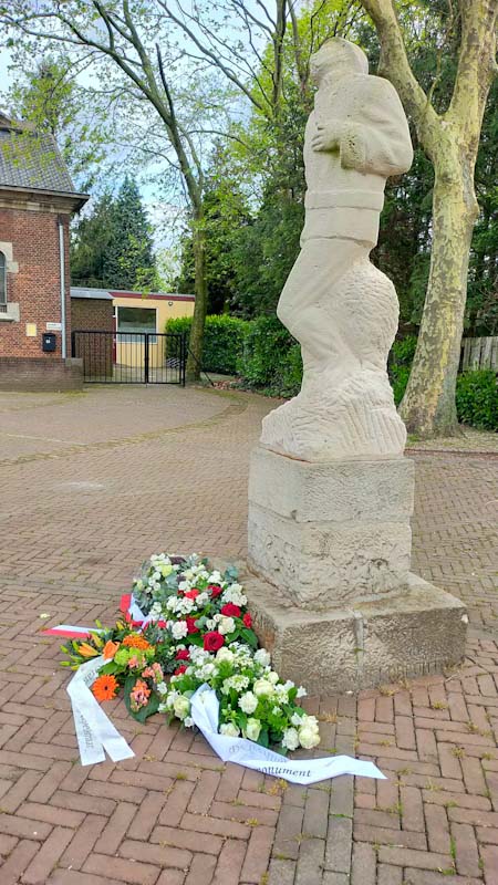 oorlogs monument lepelstraat kerkplein