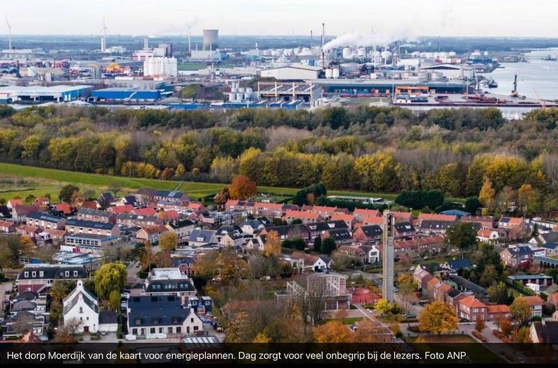 luchtfoto boven Moerdijk