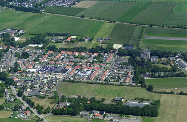 luchtfoto  boven Waspik