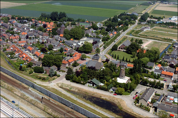 luchtfoto  boven Zevenbergschenhoek