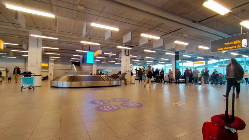 aankomst bagage handling airport Eindhoven